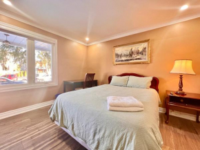 Upgraded Rooms with Bath 7-min to Subway Near Downsview Rogers Stadium
